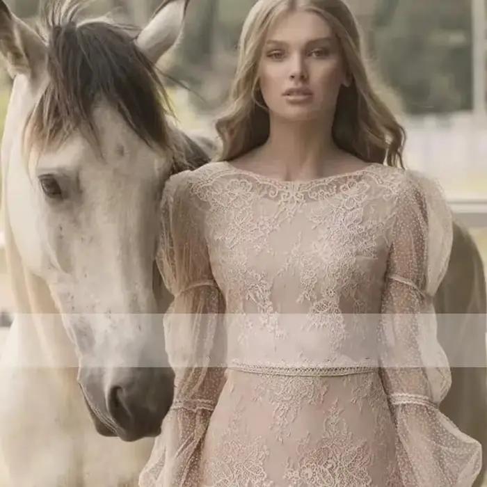 Robes de mariée vintage à col rond et manches longues bouffantes