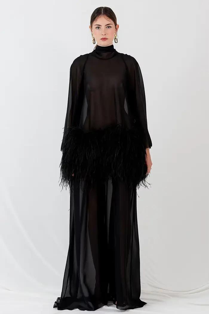 Robes de soirée longues en mousseline de soie noire transparente pour femmes avec décoration en plumes