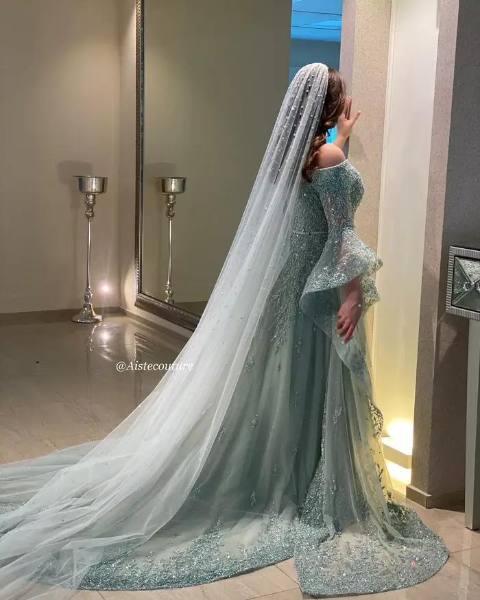 Robe de mariée exquise en organza avec train de cathédrale, col carré, décoration en cristal et paillettes, pour femmes enceintes et occasions formelles
