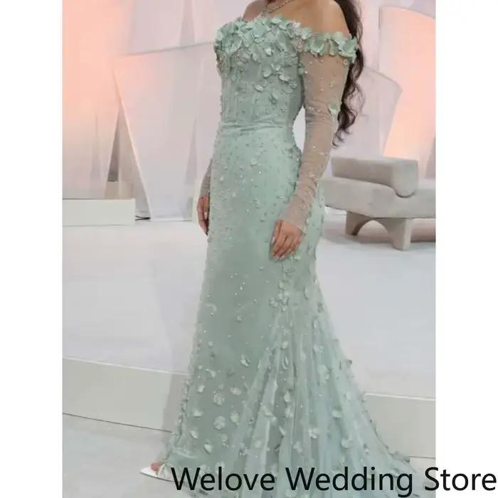 Robe de soirée romantique avec un décolleté épaules dénudées