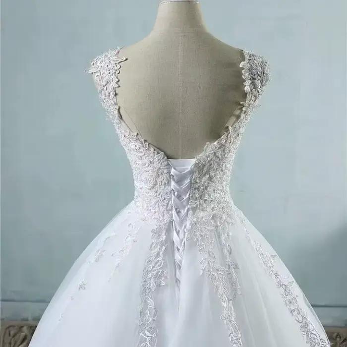 Robe de mariée principale de mariée brodée en dentelle sans manches