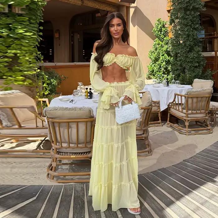 Ensemble Chic de Vacances : Jupe Longue Jaune et Blouse Sexy Transparente à Manches Évasées et Épaules Dénudées pour