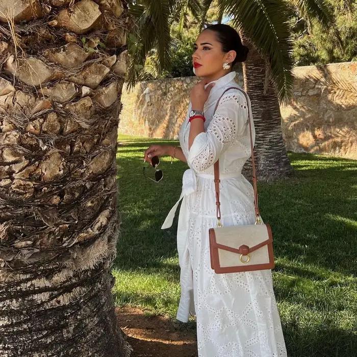 Robe blanche brodée élégante pour femmes