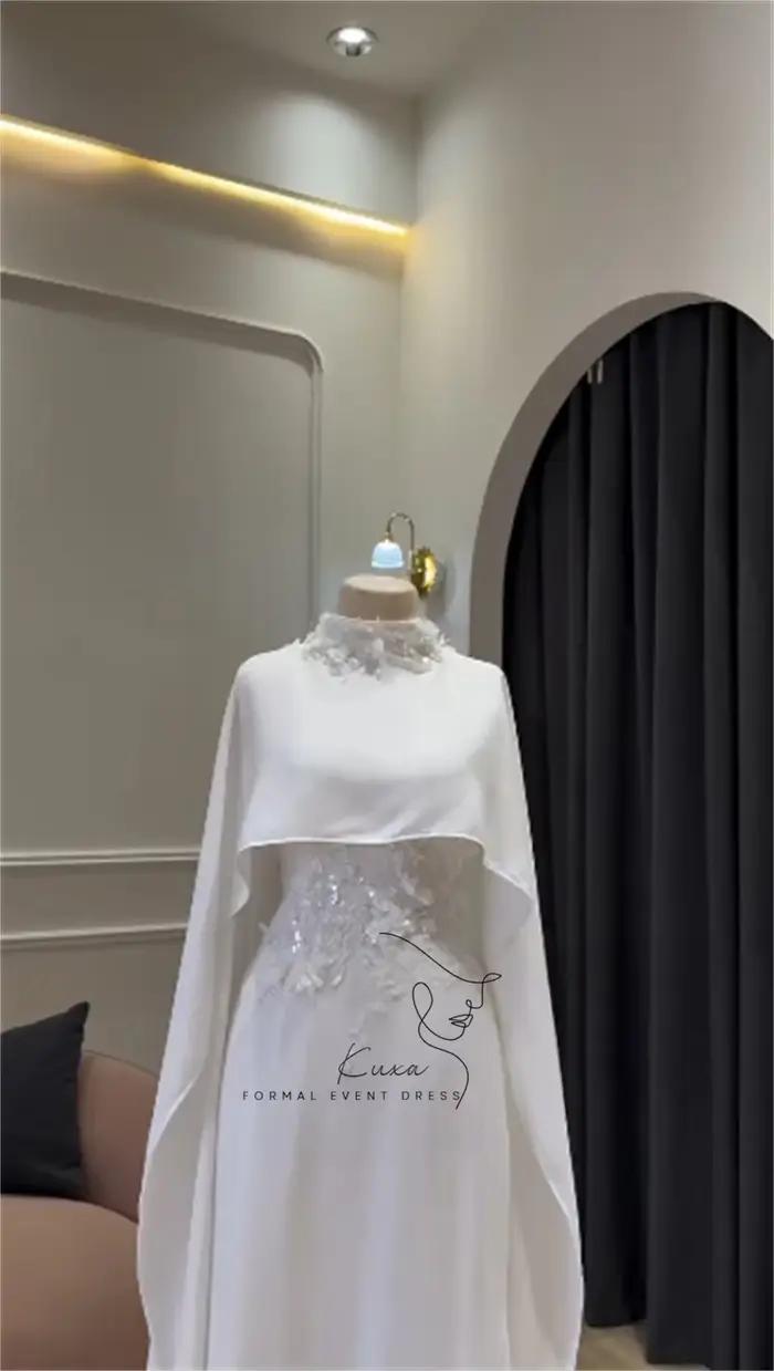 Robes de mariée arabes de luxe KUXA avec appliques florales 3D et cape