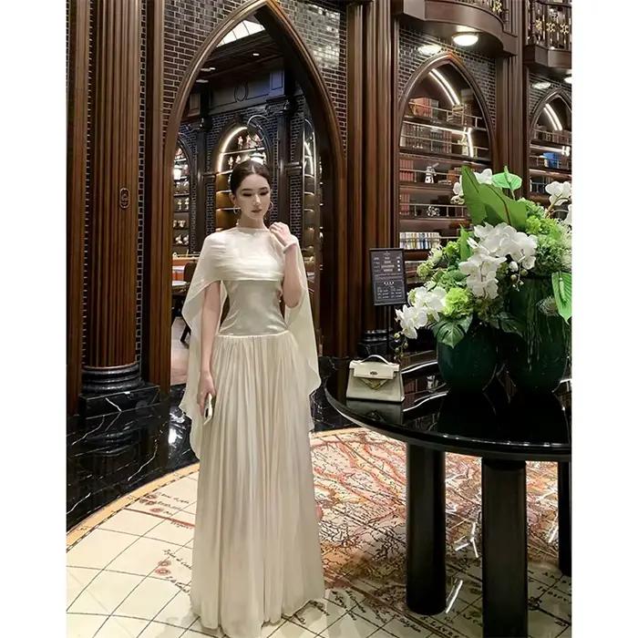 Élégant blanc licou Robe longue femmes fête bal arc noir Maxi robes mode Sexy dos nu