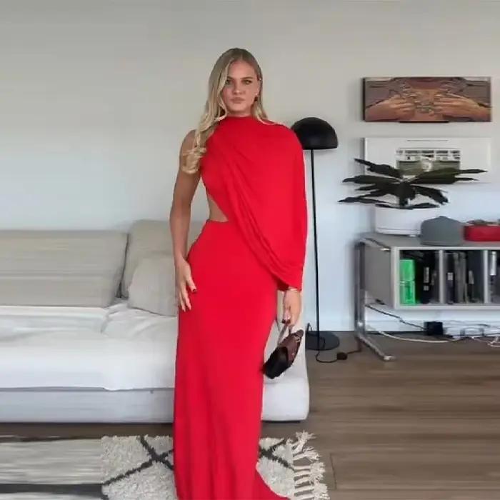 Robe longue asymétrique rouge audacieuse chic