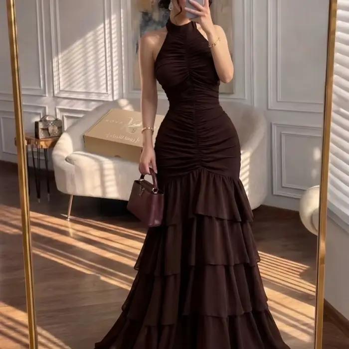 Robe de soirée sirène en chocolat avec col halter sans manches