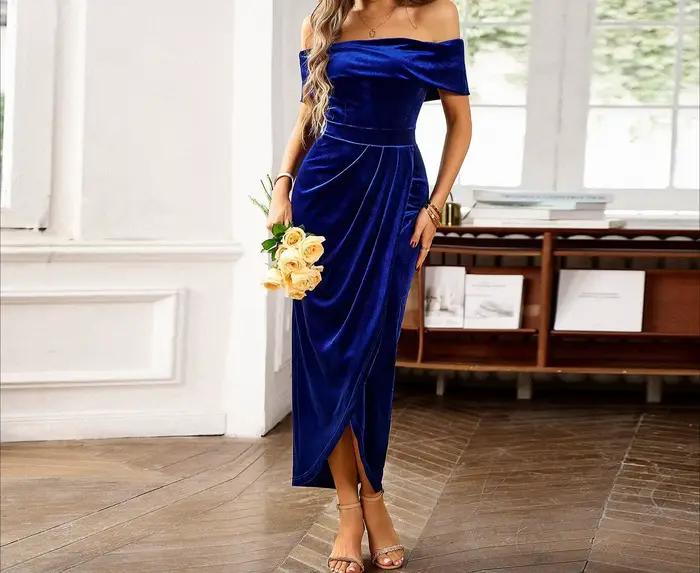 Robe en velours avec une touche d'élégance automnale, jupe longue à une épaule