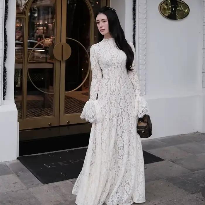 Robe longue élégante en dentelle française