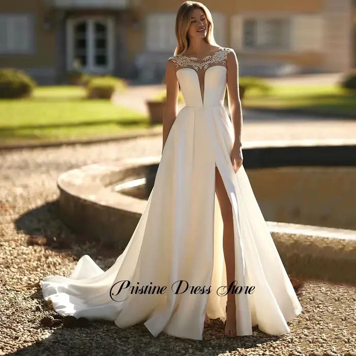 Robe de mariée moderne en satin coupe A-line pour la mariée