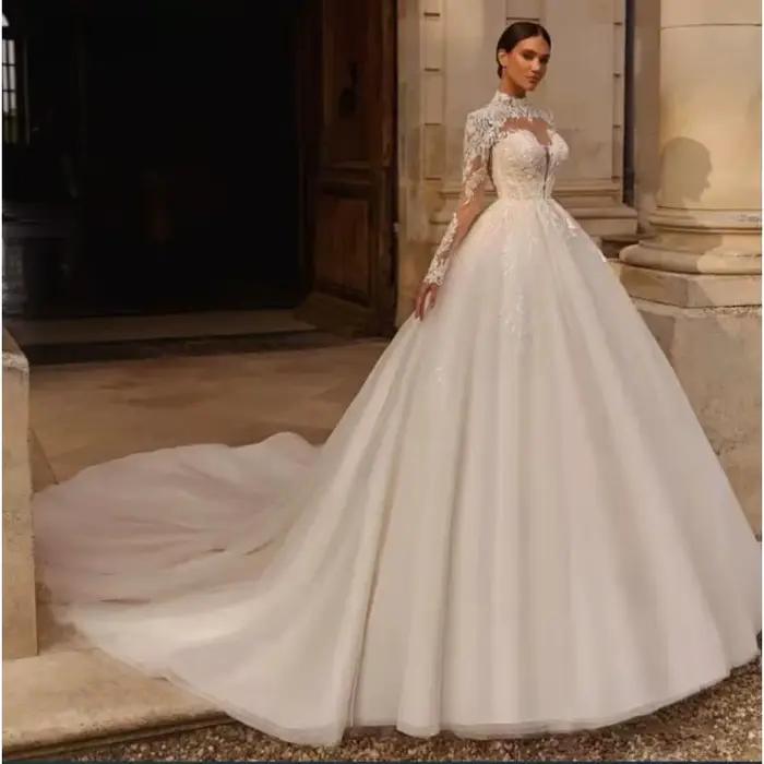 Robe de Mariée Longue en Dentelle Style Palais Coupe Ajustée Col Montant Travaux de Couture Raffinés Idéale pour Mariage et Banquet Traîne Personnalisable