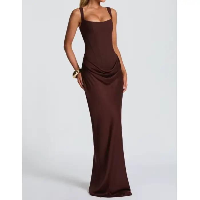 Nouvelle robe longue de style français avec coupe slim et bretelles en satin plissé