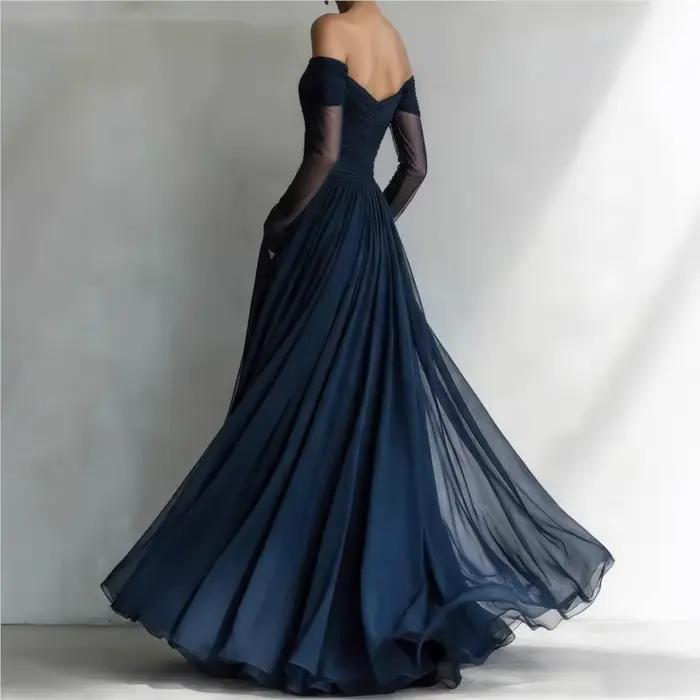 Robes de soirée bleu marine à épaules dénudées