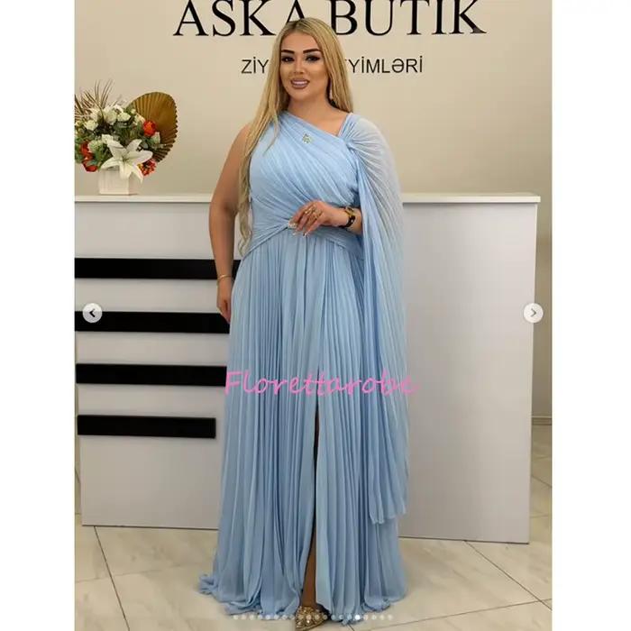 Robe de soirée asymétrique en mousseline plissée