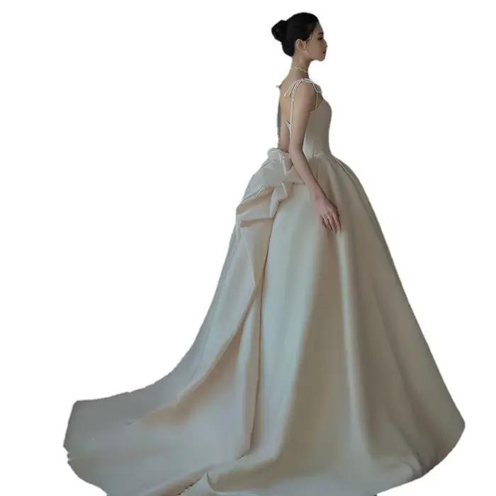 Robe de mariée en soie à bretelles simples