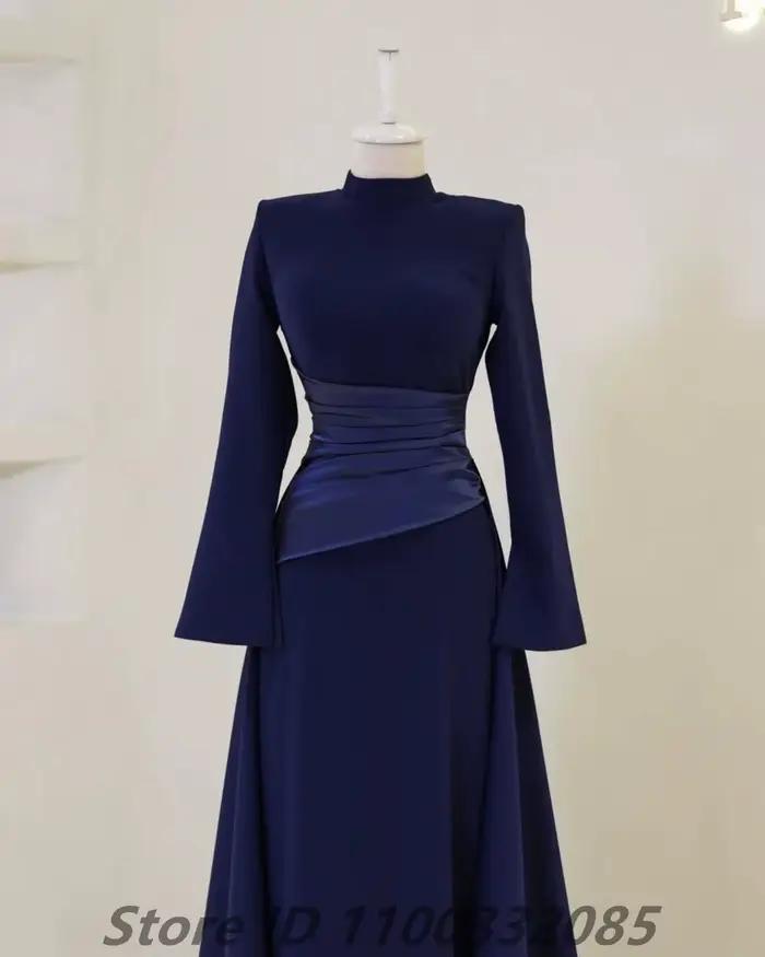 Robe de soirée bordeaux à col haut