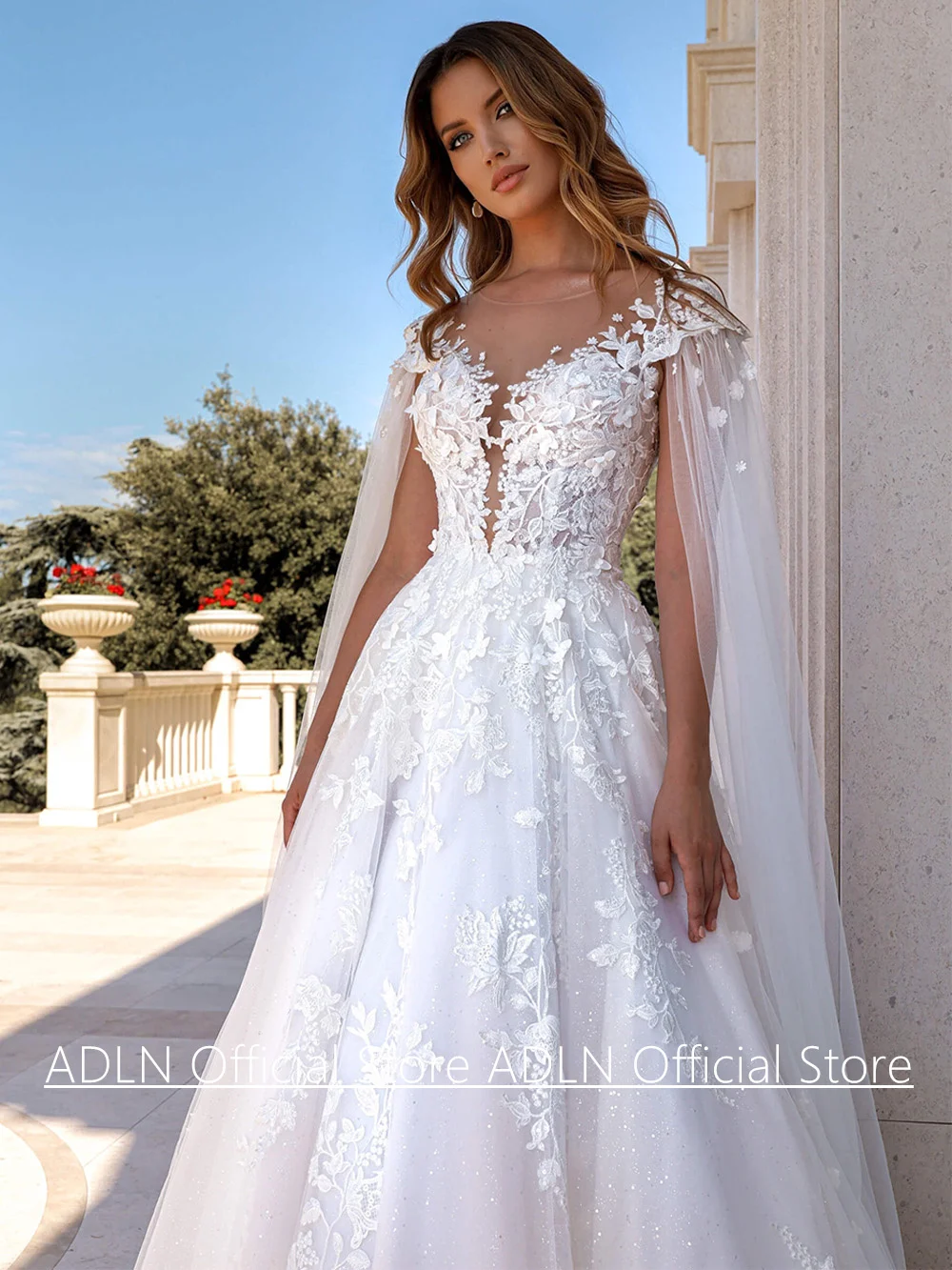 Robe de mariée avec cape à manches personnalisées